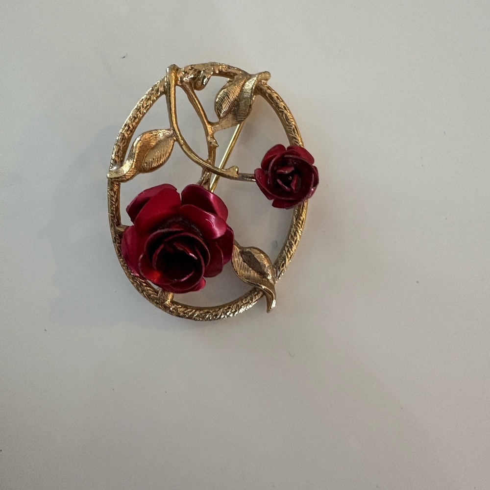 Elegant Gold and Red Rose gold tone red enamel roses Brooch